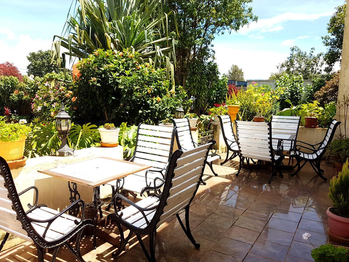 Hotel Le Trianon Антсирабе Екстериор снимка